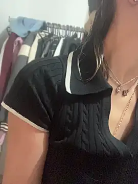 Ameellie online show from April 2026 07:58:01 PM