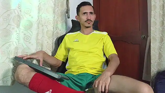 Snapshot of HomeAloneK chatting on April 2026 03:34:02 PM HomeAloneK online show from April 2026 03:34:02 PM