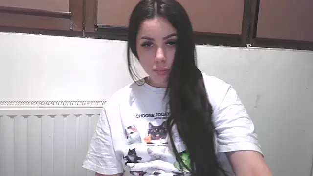 LovelyJulliette online show from April 2026 08:20:01 PM