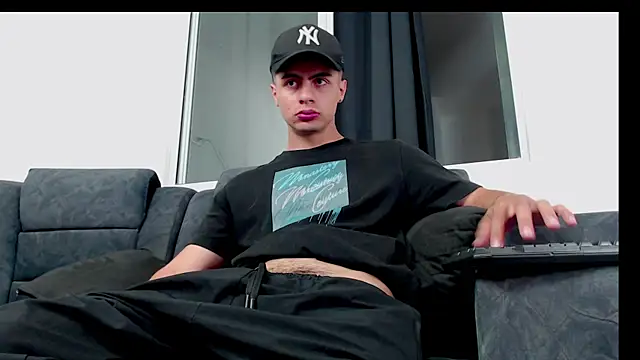 Stiven CL online show from September 2025 03:58:02 PM