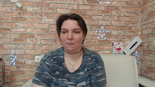 Amelia Kiss  online show from April 2026 02:51:02 AM