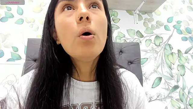 atilanadiaz7 online show from January 2025 03:29:01 PM