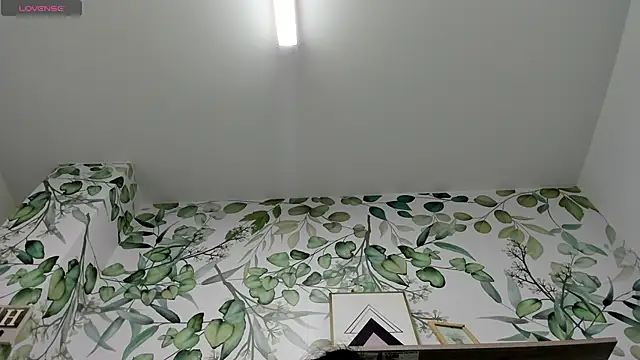 atilanadiaz7 online show from February 2025 07:00:01 PM