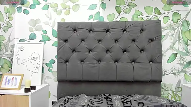 atilanadiaz7 online show from February 2025 05:37:01 PM