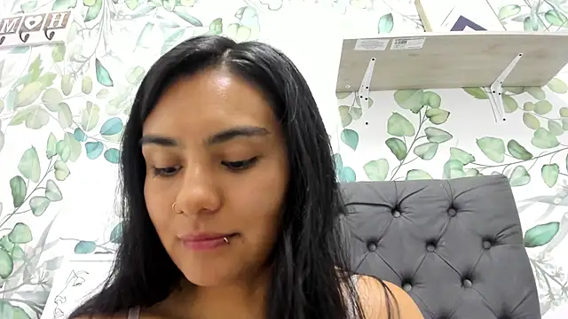 atilanadiaz7 online show from December 2025 05:51:02 PM