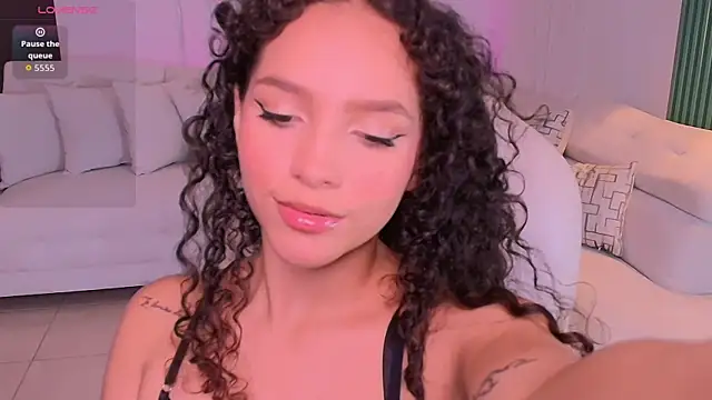 Snapshot of anahi_curlie1 chatting on April 2026 06:19:01 AM anahi curlie1 online show from April 2026 06:19:01 AM