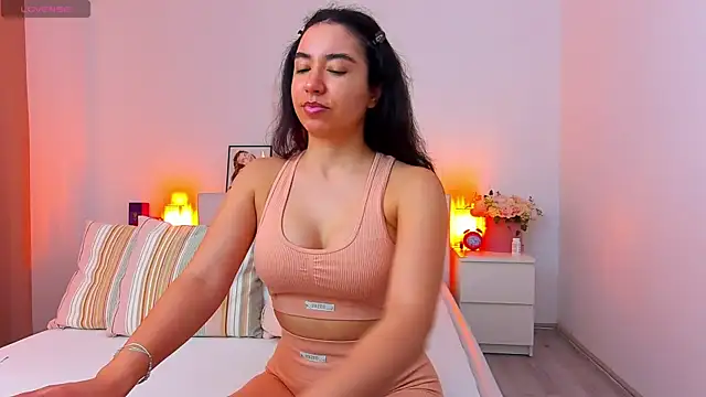 SarraPeach online show from April 2026 06:44:02 AM