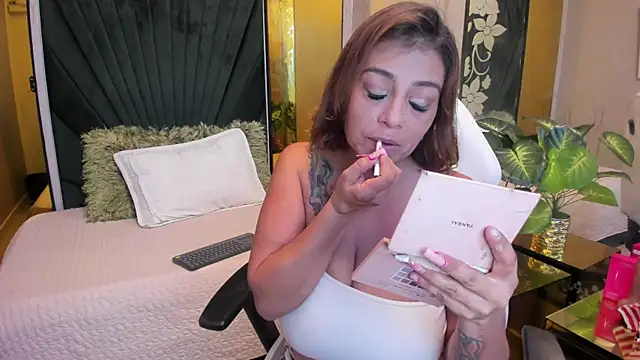 MrsFoucher online show from June 2026 09:29:01 PM