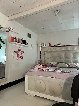 lucianaroy online show from March 2026 04:39:02 PM