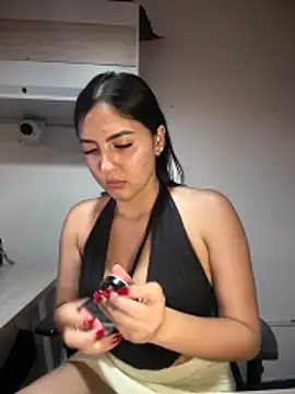 MarianaBenz online show from April 2026 11:25:01 PM