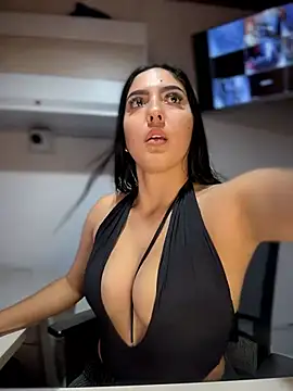 MarianaBenz online show from April 2026 01:18:02 AM