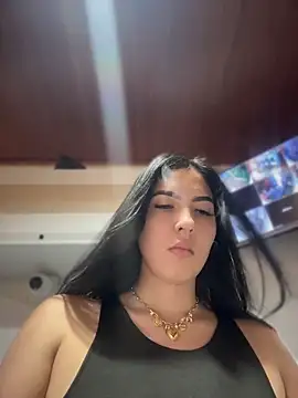 MarianaBenz online show from June 2026 12:33:01 AM