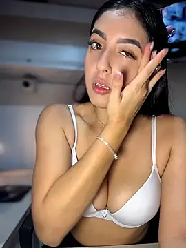 MarianaBenz online show from June 2026 12:20:01 AM