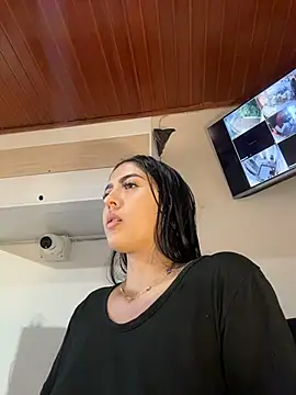 MarianaBenz online show from July 2026 11:51:02 PM