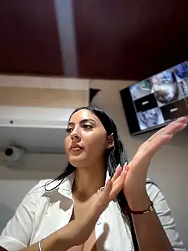 MarianaBenz online show from July 2026 11:36:01 PM