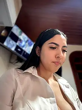 MarianaBenz online show from July 2026 11:55:02 PM