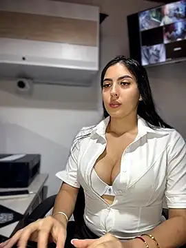 MarianaBenz online show from July 2026 11:58:02 PM