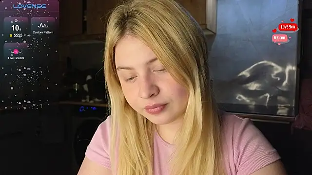 shy blondiee online show from April 2026 09:30:02 PM