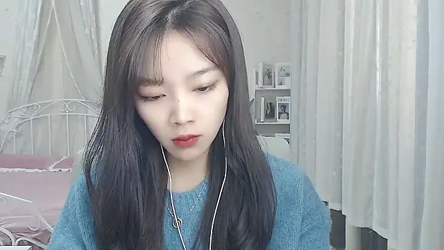 Snapshot of Jenny-Z chatting on February 2026 02:04:01 AM Jenny-Z online show from February 2026 02:04:01 AM