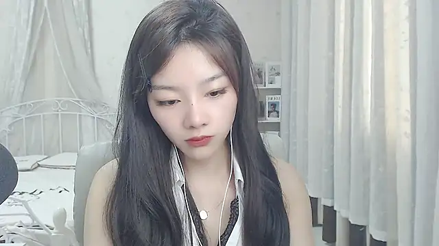 Snapshot of Jenny-Z chatting on April 2026 04:46:01 AM Jenny-Z online show from April 2026 04:46:01 AM