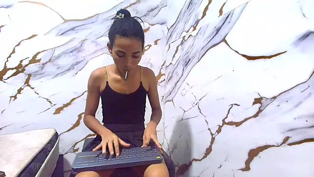 Snapshot of luciana_daza chatting on May 2026 11:24:01 PM luciana daza online show from May 2026 11:24:01 PM