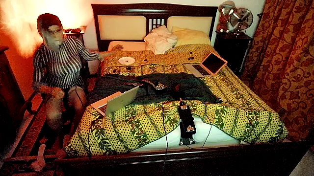 CharlotteVixxens online show from April 2026 11:15:02 PM