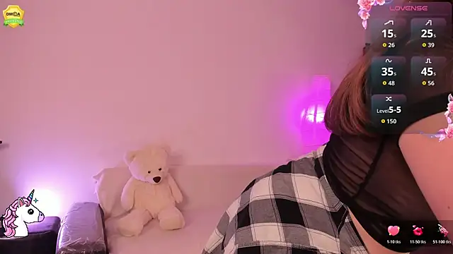 EvaUniporn online show from November 2025 03:15:02 PM