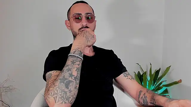Baddfuckerr online show from January 2025 08:13:02 PM
