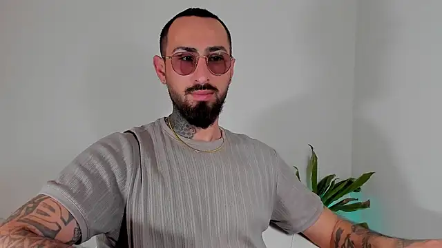 Baddfuckerr online show from January 2025 08:39:01 PM