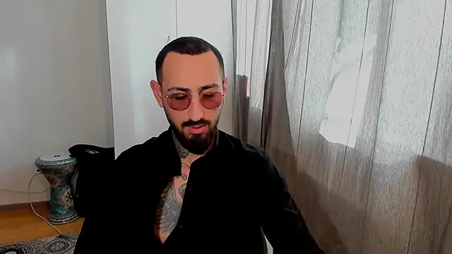 Baddfuckerr online show from January 2025 12:00:01 PM