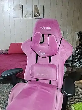 DenisHailey online show from April 2026 08:09:02 PM