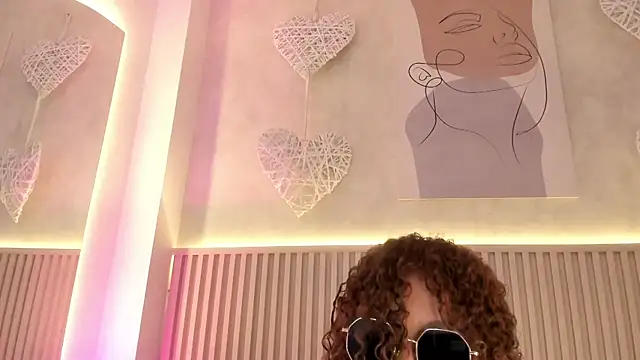 Snapshot of daiana_curly chatting on June 2026 08:24:01 PM daiana curly online show from June 2026 08:24:01 PM