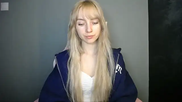 LuciaYoung online show from April 2026 06:24:02 PM