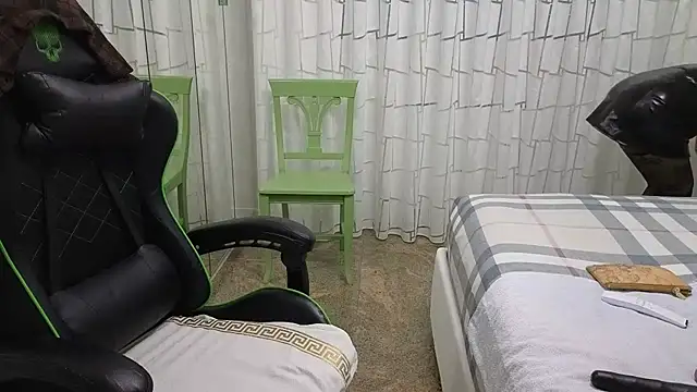   Nina online show from October 2025 12:06:01 PM