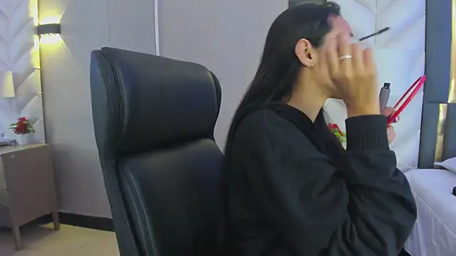 ChloeHarper  online show from February 2026 11:33:01 AM