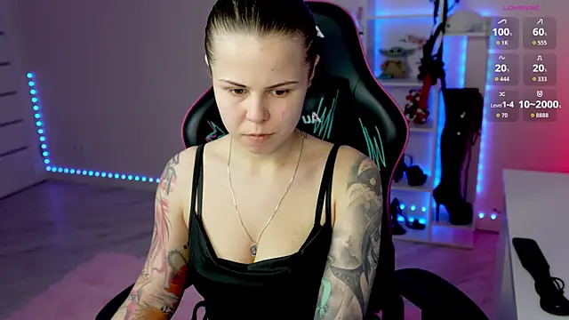 Latex Kitty online show from April 2026 06:25:01 PM