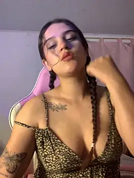 violet-333 online show from December 2024 05:09:02 AM