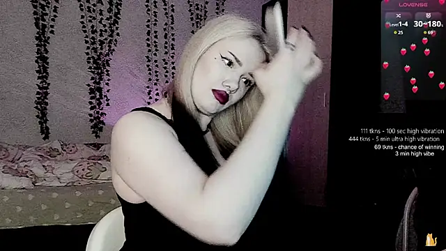 strawberry elfcat online show from April 2026 02:14:02 AM