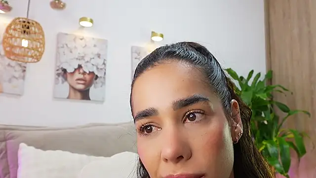 Snapshot of katie_cruz chatting on June 2026 11:09:02 AM katie cruz online show from June 2026 11:09:02 AM