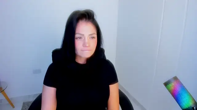 dominique21  online show from April 2026 12:38:02 AM