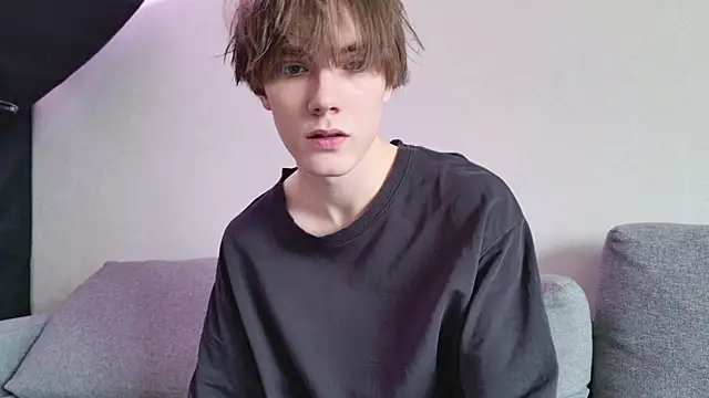 callmenineoneseven online show from October 2025 12:39:02 PM