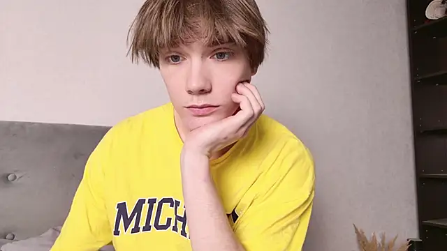 callmenineoneseven online show from October 2025 05:46:01 PM