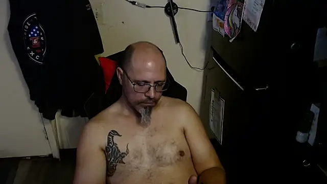 KrazyLegz online show from April 2026 12:47:02 PM