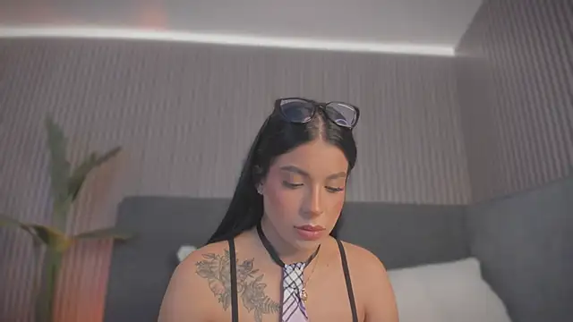 emelie 89 online show from March 2026 12:01:01 PM