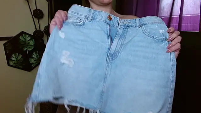 EmillyPlay online show from April 2026 07:13:01 AM