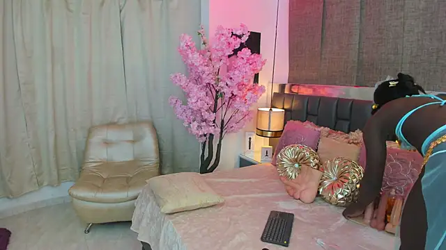 Snapshot of IsseyMz chatting on December 2024 04:56:01 AM IsseyMz online show from December 2024 04:56:01 AM