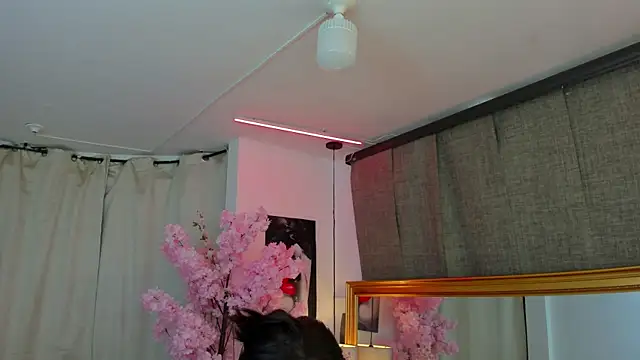 Snapshot of IsseyMz chatting on December 2024 07:35:02 AM IsseyMz online show from December 2024 07:35:02 AM