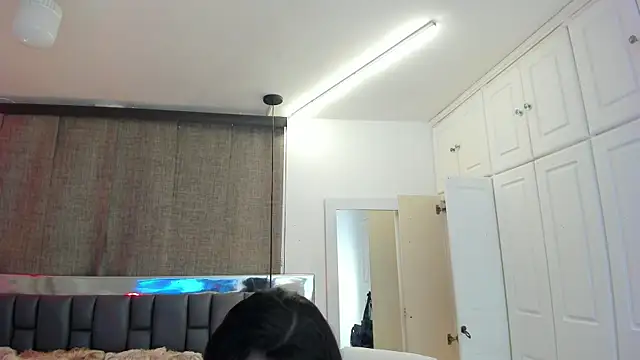 Snapshot of IsseyMz chatting on February 2025 06:53:02 AM IsseyMz online show from February 2025 06:53:02 AM