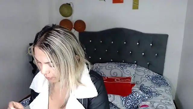 Chantal hott online show from February 2026 01:07:02 AM