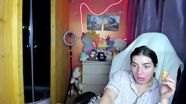 Fiery Brunette  online show from March 2026 05:00:01 AM